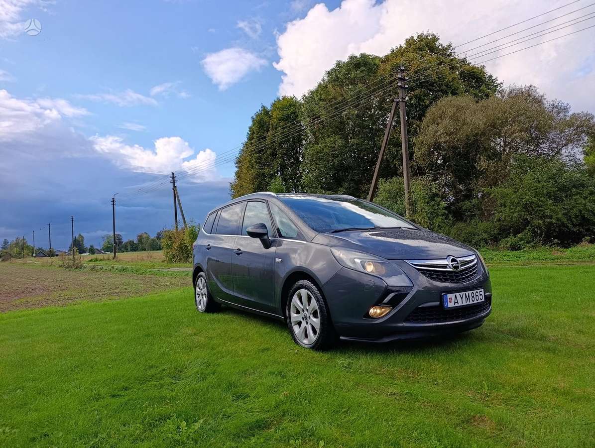 Opel Zafira 2014 — вигляд ззаду