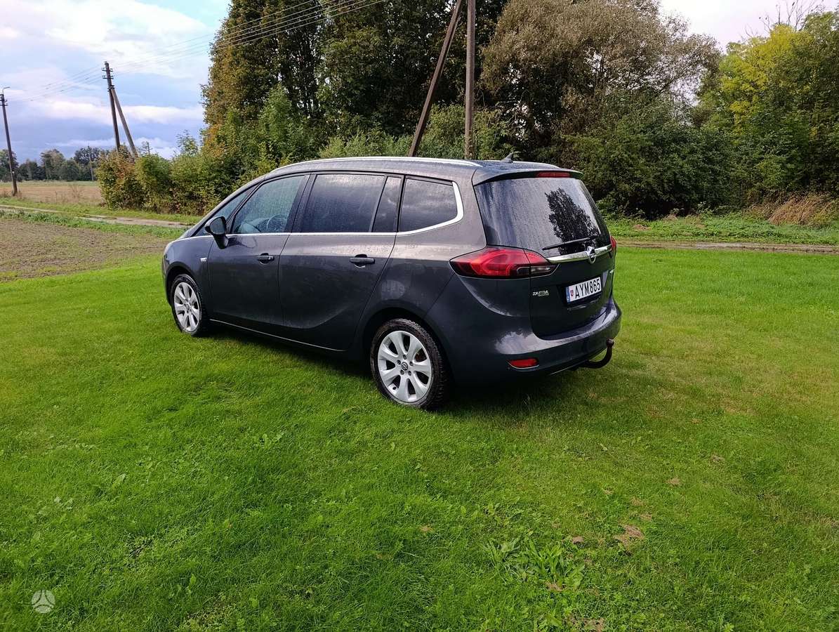 Opel Zafira 2014 — салон