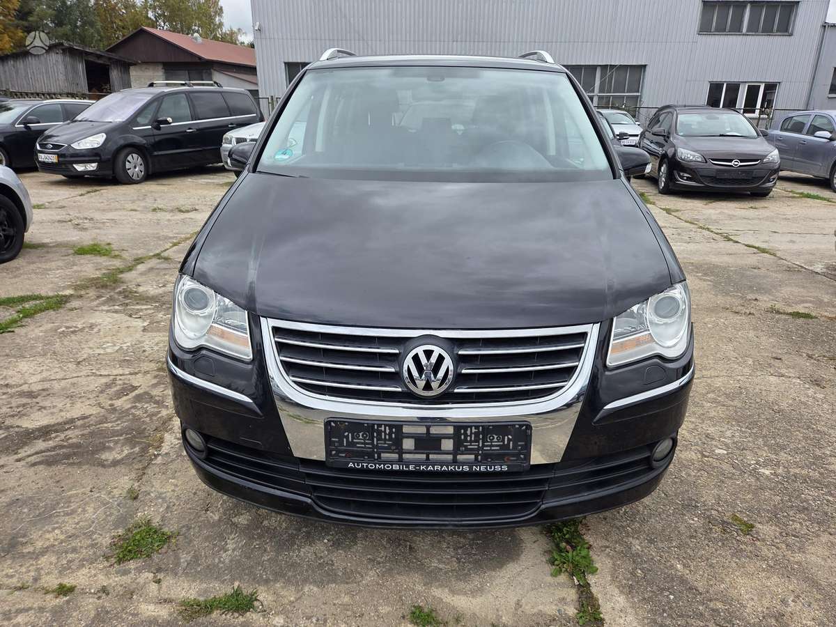 Volkswagen Touran 2008 — вигляд ззаду