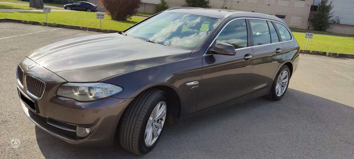 BMW 525 2012 — вигляд ззаду