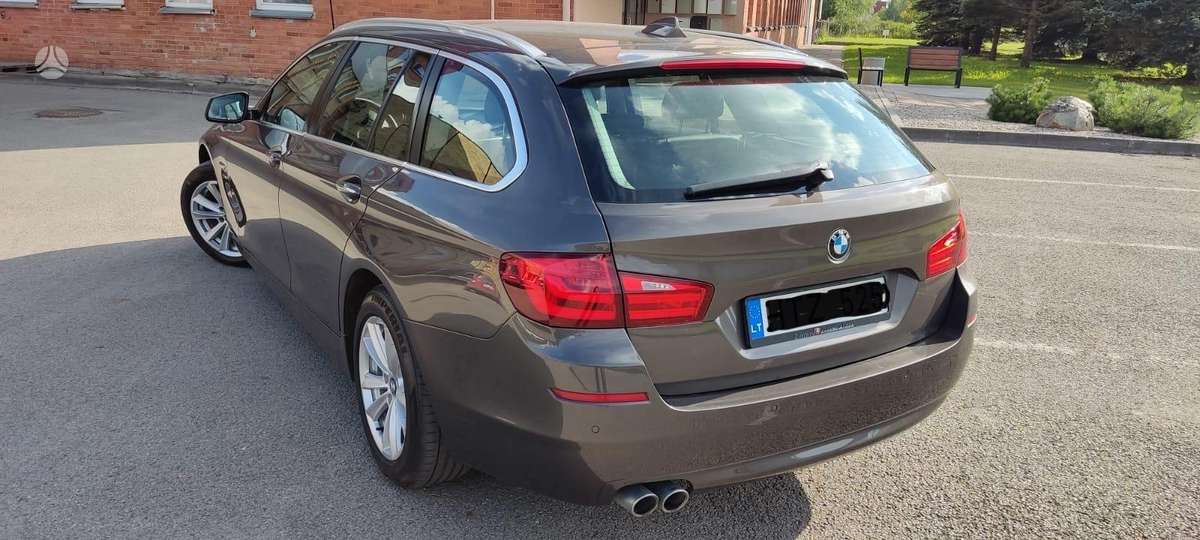 BMW 525 2012 — салон