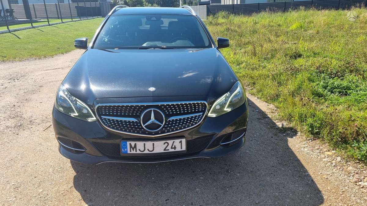 Mercedes-Benz E350 2015 — engine 3000 cm³, 252 HP (185kW)