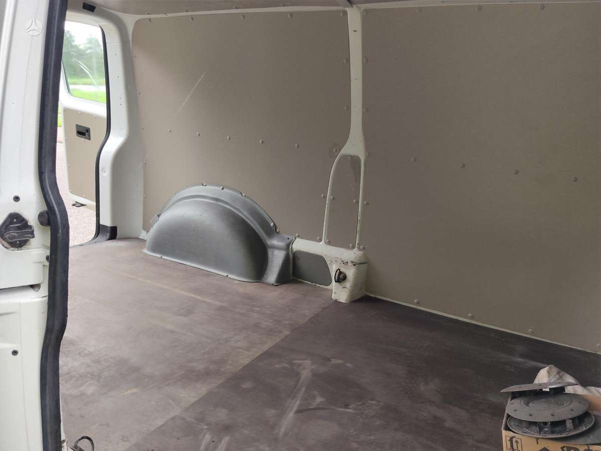 Volkswagen Transporter 2012 — photo 14