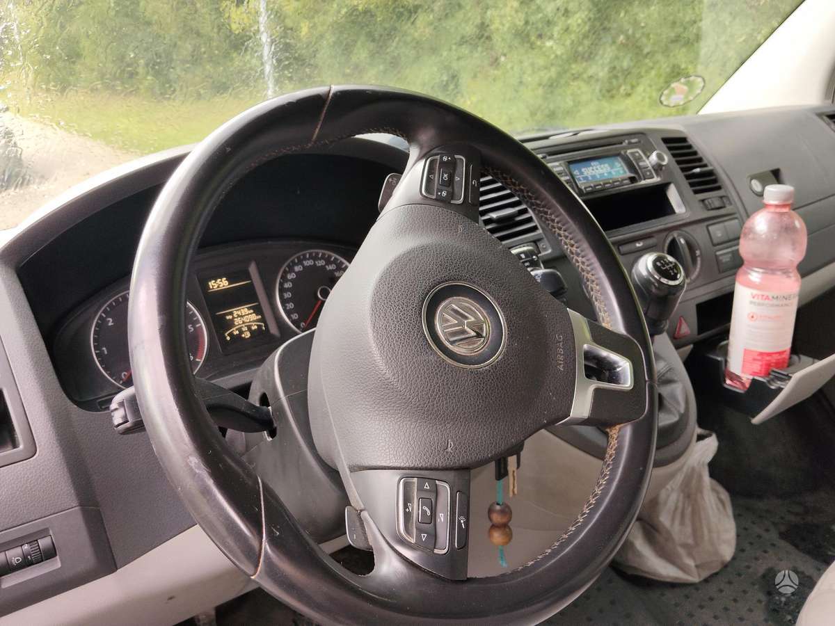 Volkswagen Transporter 2012 — photo 17