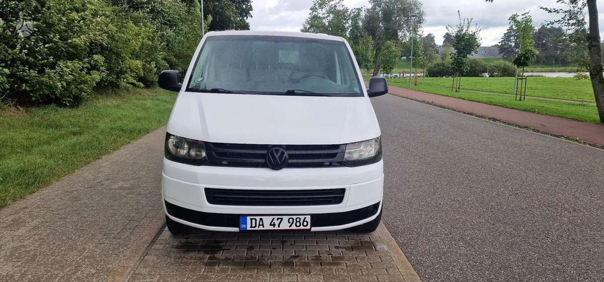 Volkswagen Transporter 2012 — rear view