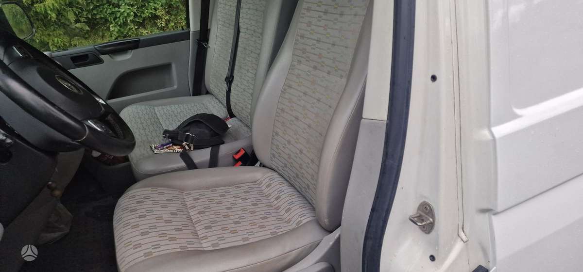 Volkswagen Transporter 2012 — photo 7