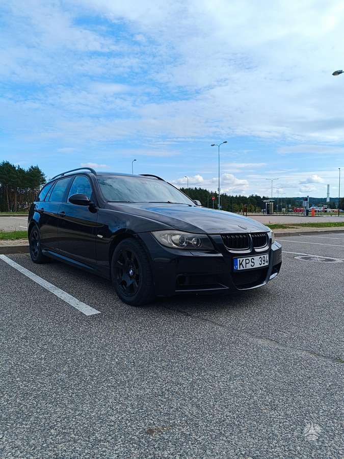 BMW 320 2007 — interior
