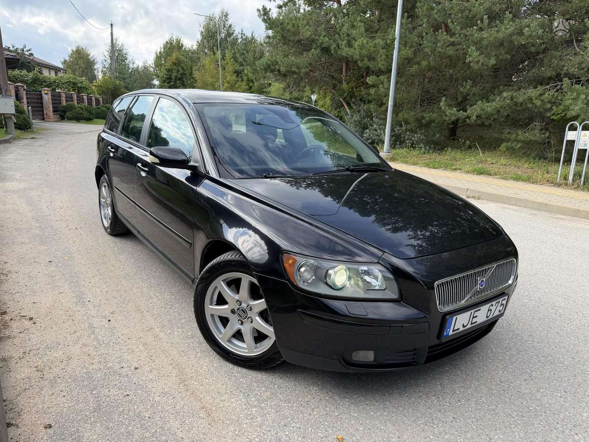Volvo V50 2007 — салон