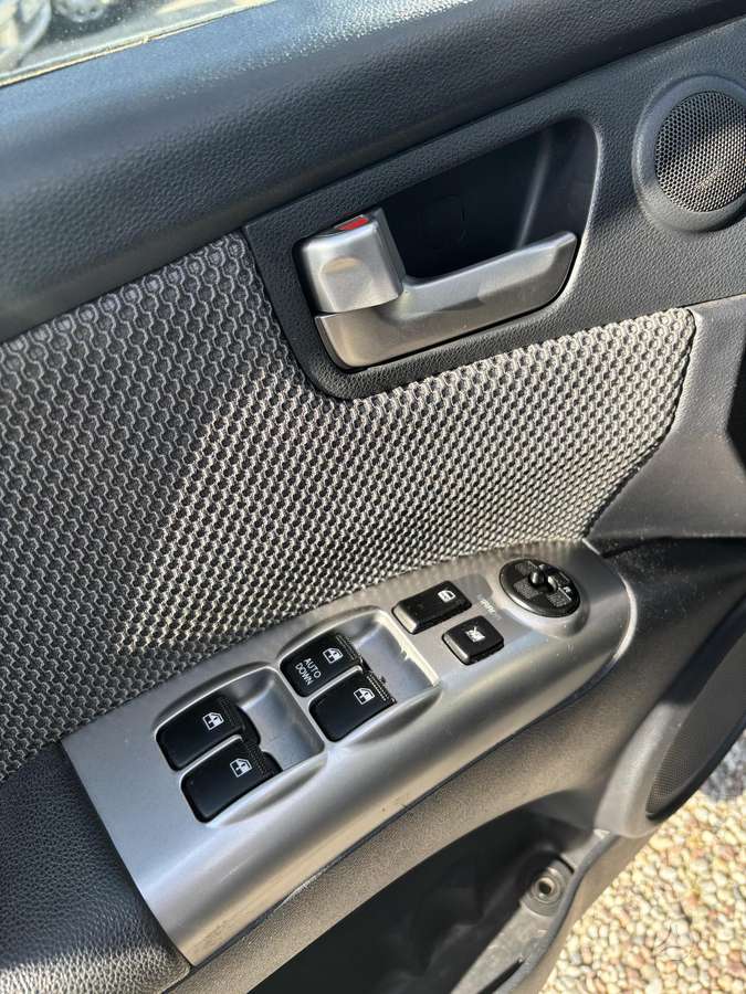 Kia Sportage 2009 — photo 12
