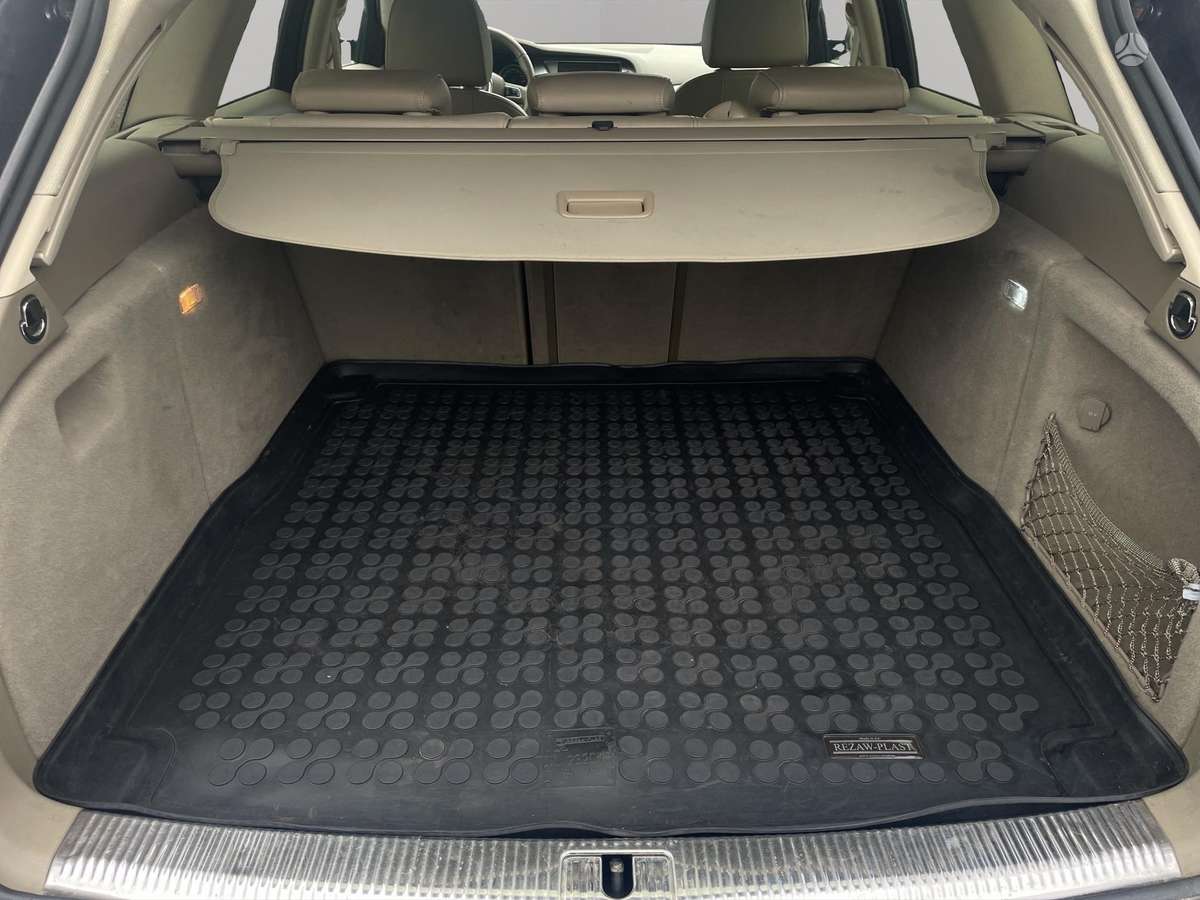 Audi A4 2010 — photo 10