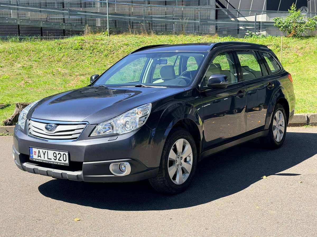 Subaru Outback 2012 — вигляд ззаду