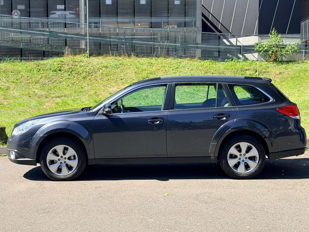 Subaru Outback 2012 — салон