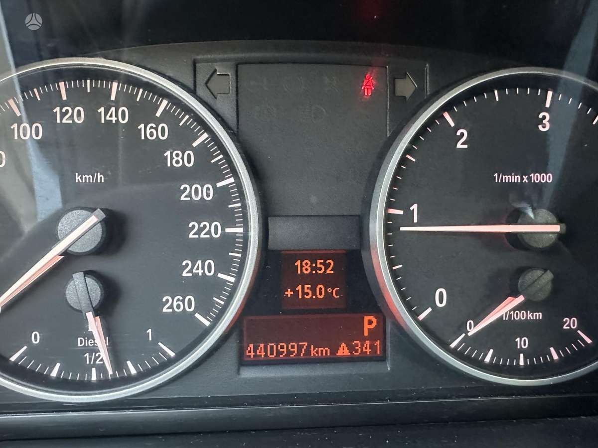 BMW 320 2011 — photo 12