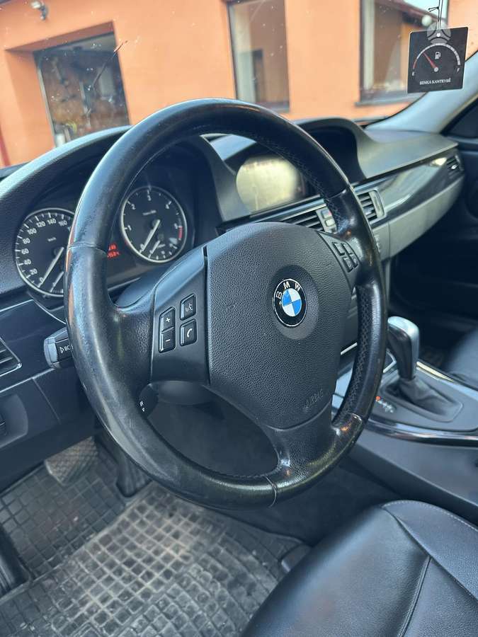 BMW 320 2011 — photo 13