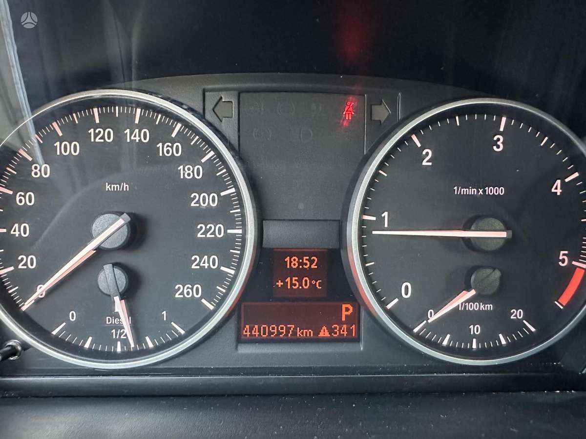 BMW 320 2011 — photo 5