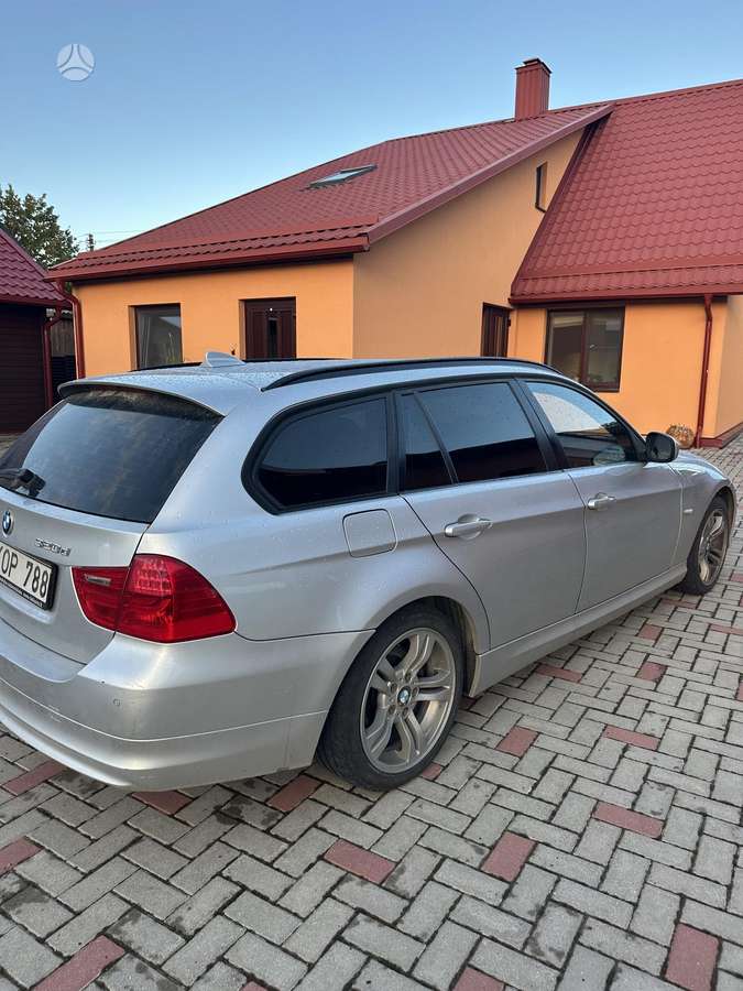 BMW 320 2011 — photo 8
