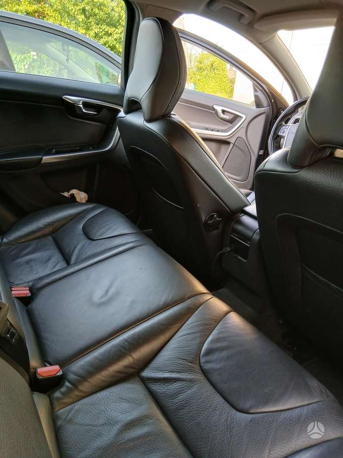 Volvo V60 2013 — photo 11