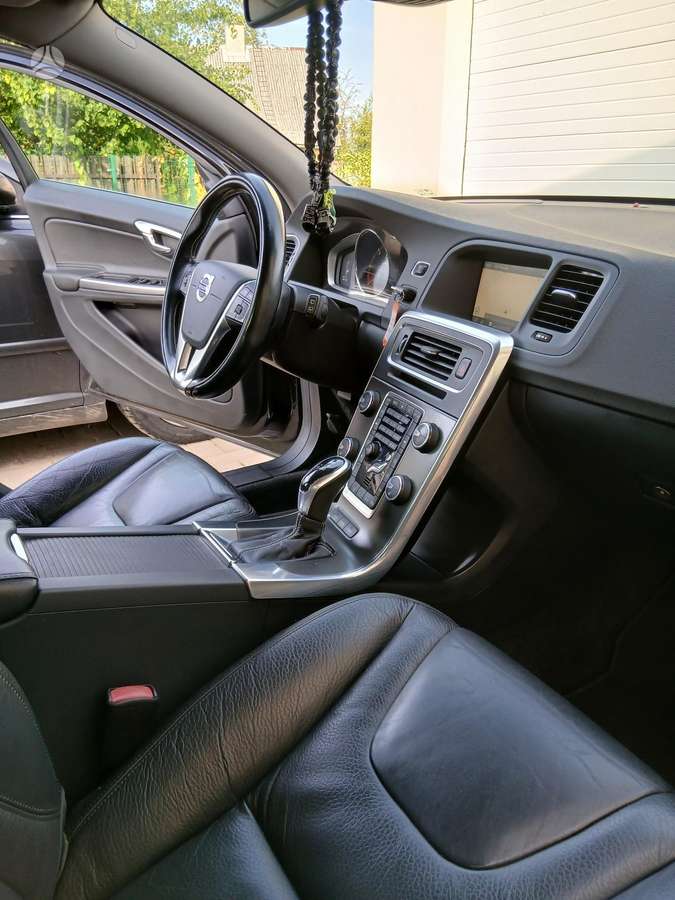 Volvo V60 2013 — photo 8