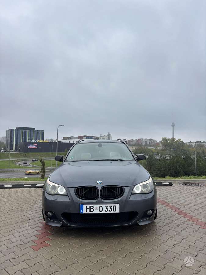 BMW 530 2008 — rear view