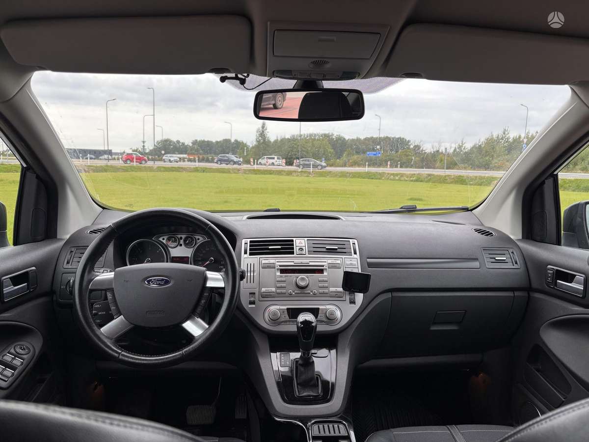 Ford Kuga 2012 — photo 8