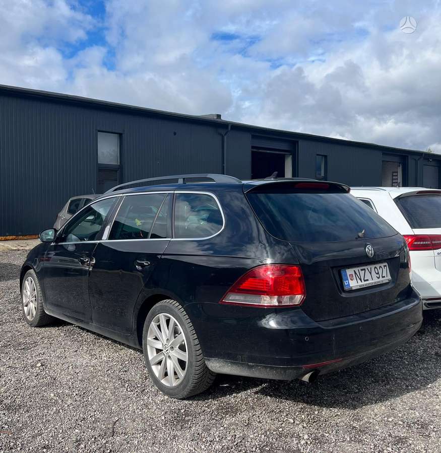 Volkswagen Golf 2011 — rear view