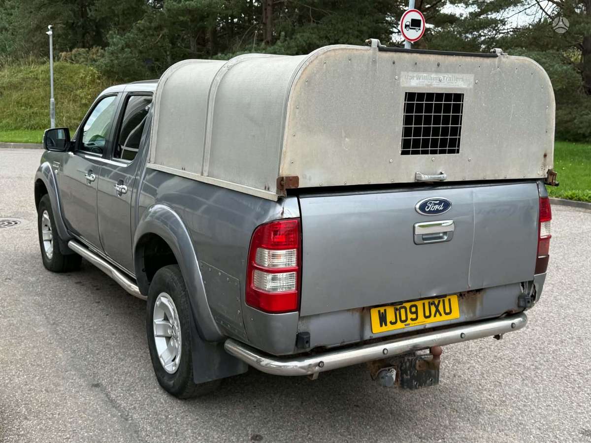 Ford Ranger 2009 — салон