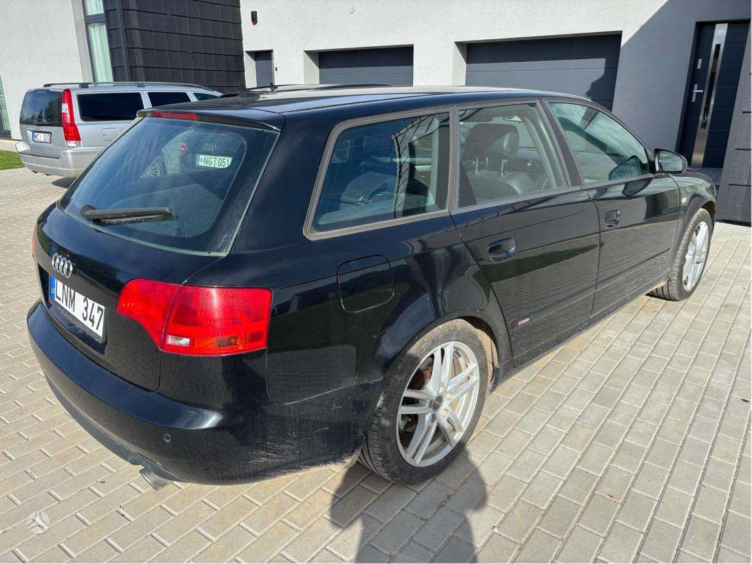 Audi A4 2005 — салон