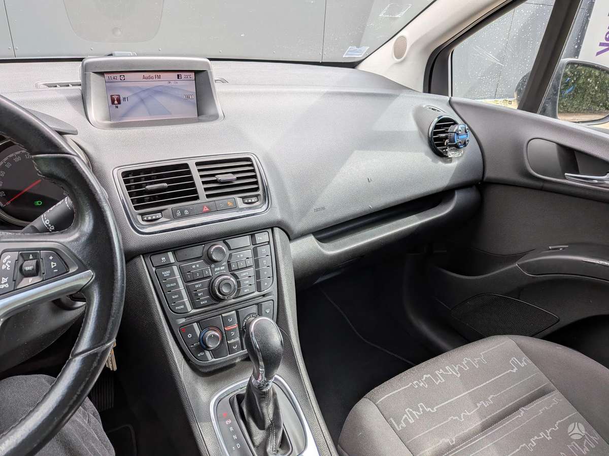 Opel Meriva 2011 — photo 10