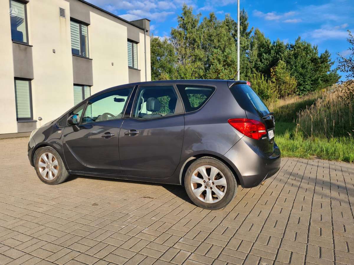 Opel Meriva 2011 — interior