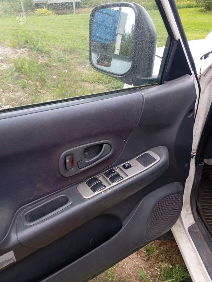 Mitsubishi Pajero 2006 — interior