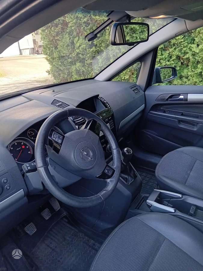 Opel Zafira 2008 — interior