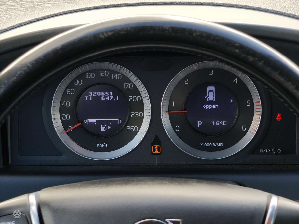 Volvo XC60 2010 — photo 10