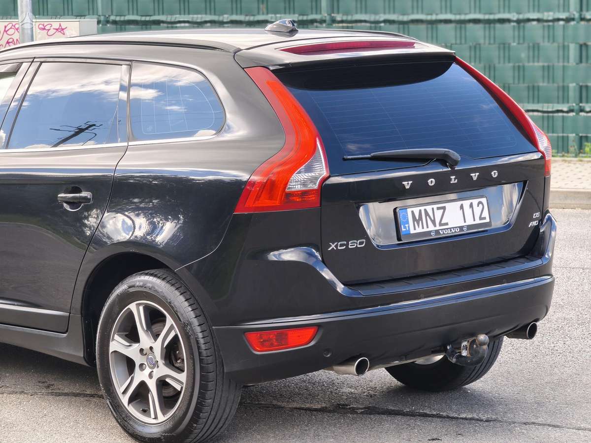 Volvo XC60 2010 — rear view