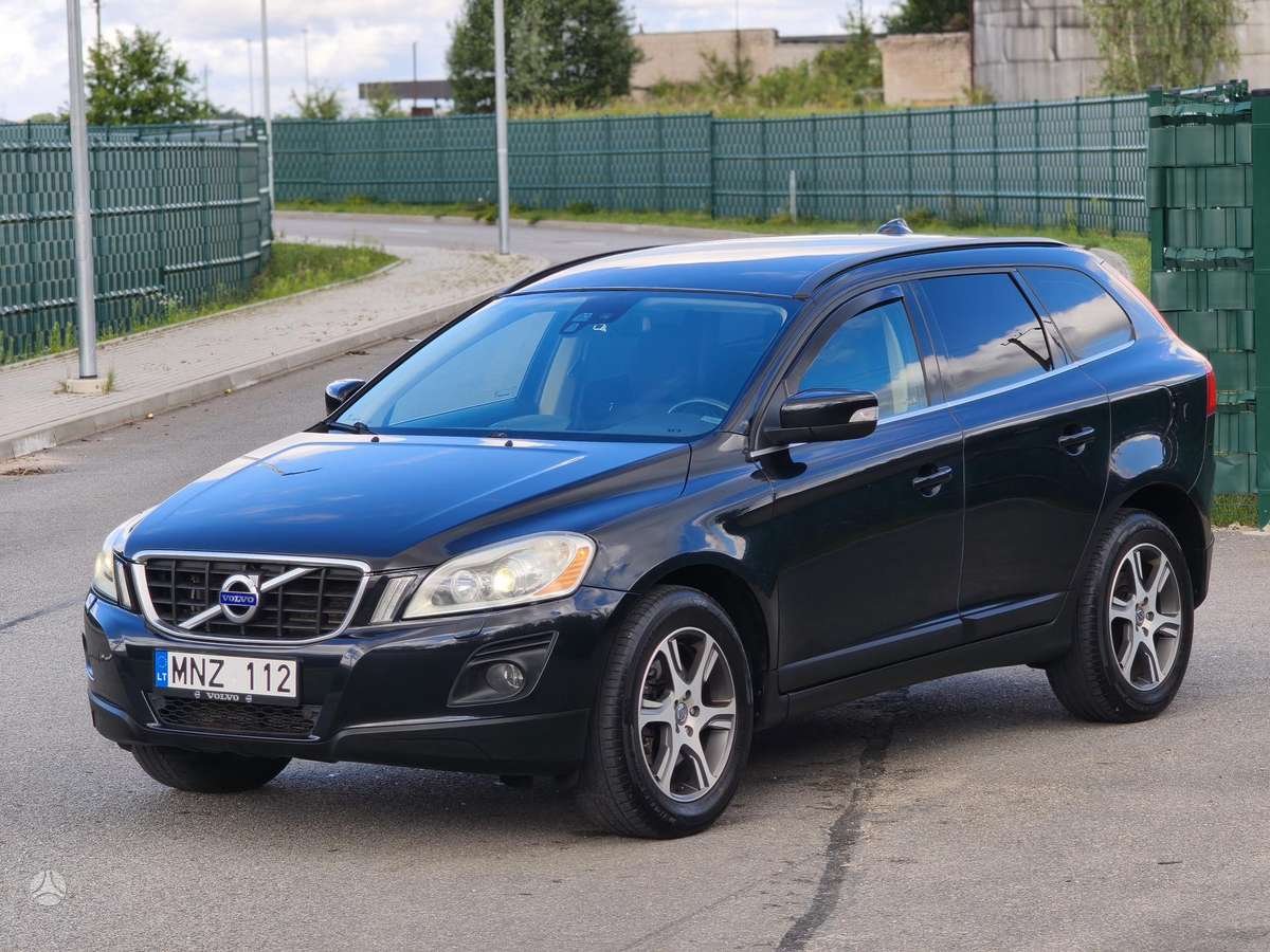 Volvo XC60 2010 — interior