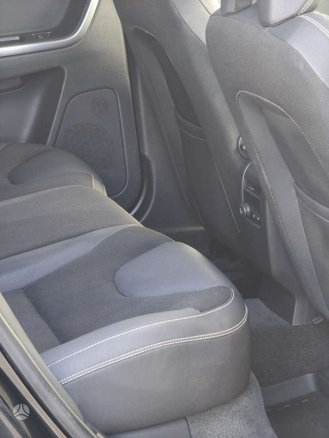 Volvo XC60 2010 — engine 2400 cm³, 205 HP (151kW)