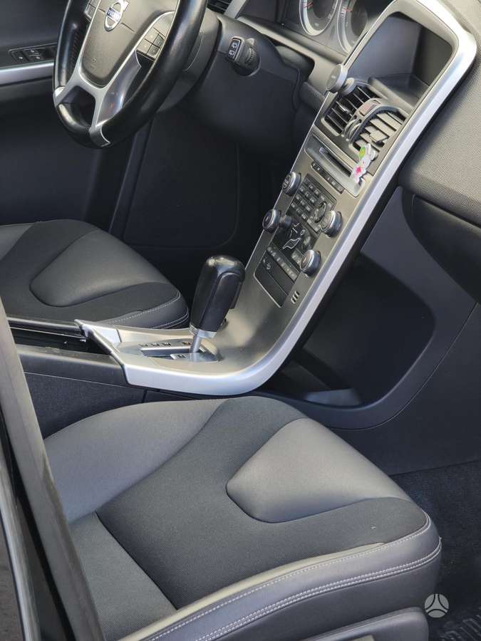 Volvo XC60 2010 — photo 6