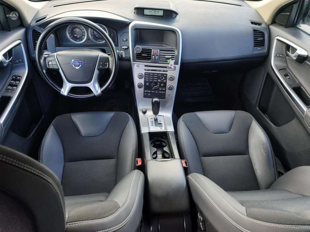 Volvo XC60 2010 — photo 7