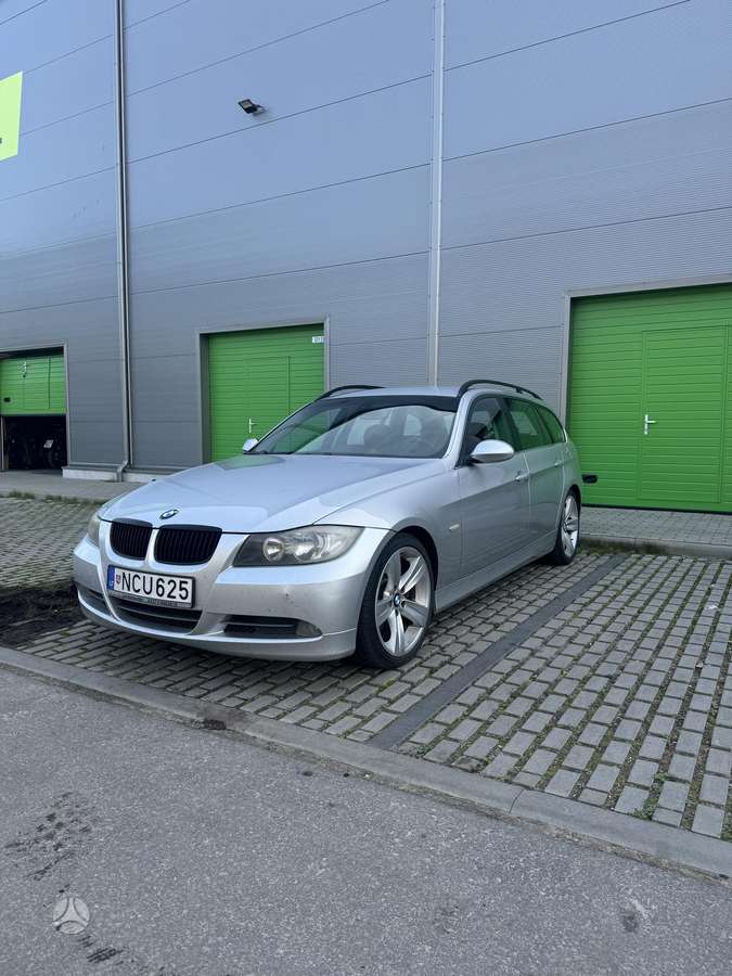 BMW 330, 2006