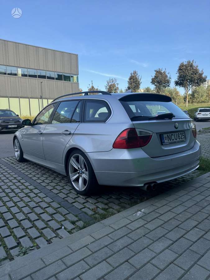 BMW 330 2006 — interior