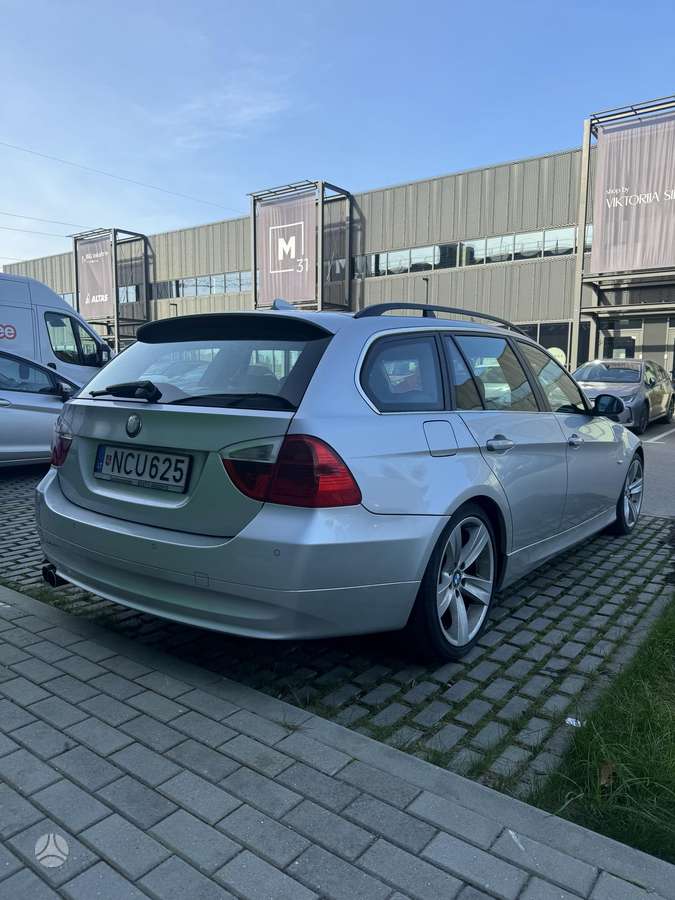 BMW 330 2006 — engine 2993 cm³, 231 HP (170kW)