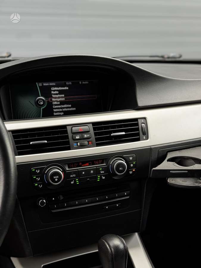BMW 320 2012 — photo 10