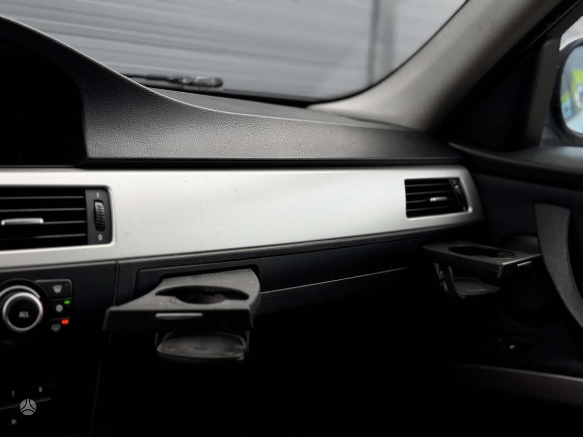 BMW 320 2012 — photo 12