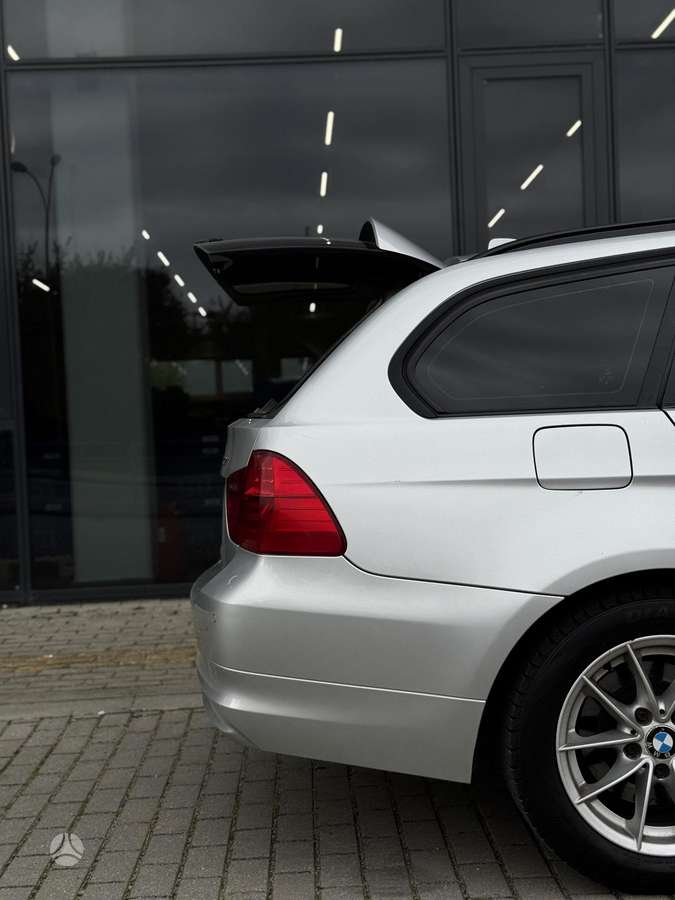 BMW 320 2012 — photo 16