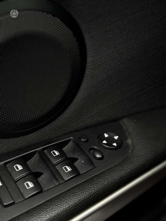 BMW 320 2012 — photo 17