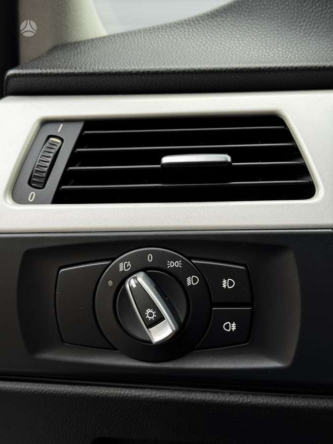 BMW 320 2012 — photo 18