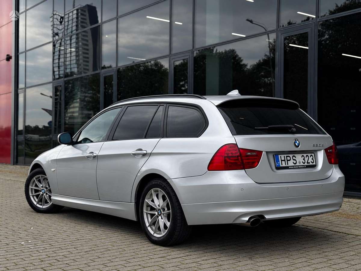 BMW 320 2012 — interior