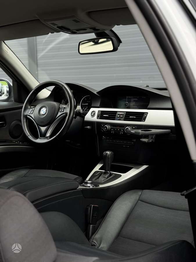 BMW 320 2012 — photo 9