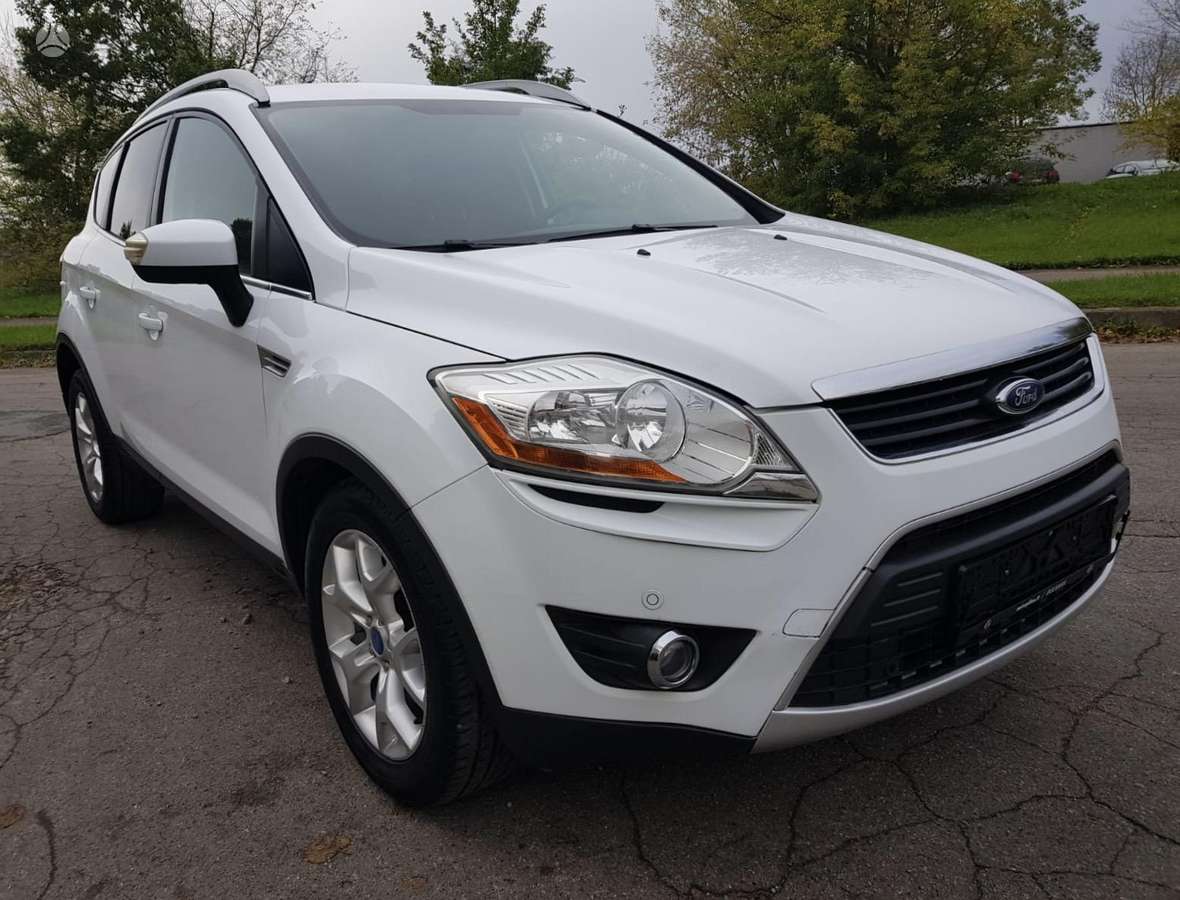 Ford Kuga 2011 — салон