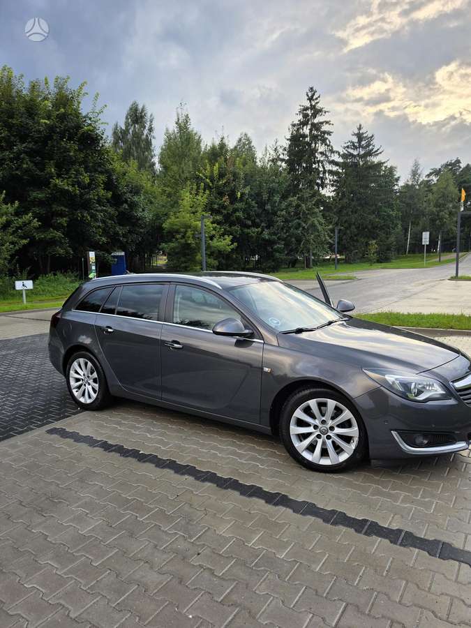Opel Insignia 2015 — rear view