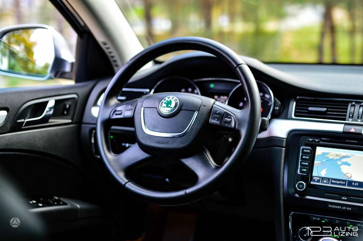 Skoda Superb 2012 — фото 13